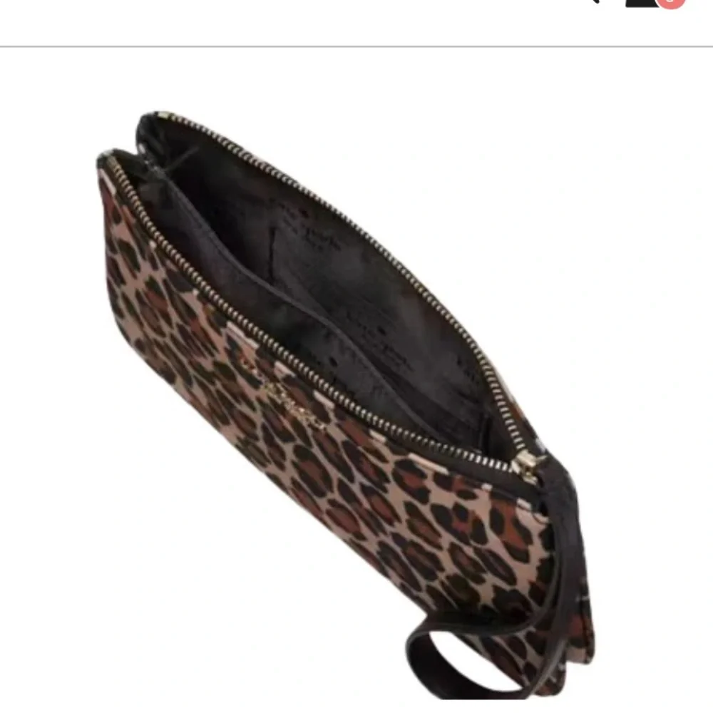 Kate Spade New York CHELSEA LEOPARD MEDIUM WRISTLET POUCH